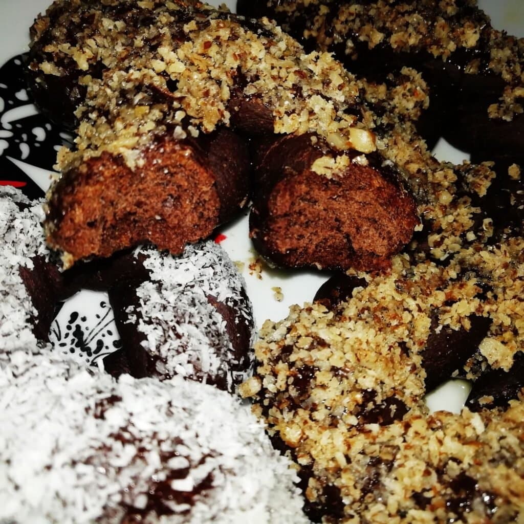 Aluat cu cacao din care am copt Sfintisori - foto 17