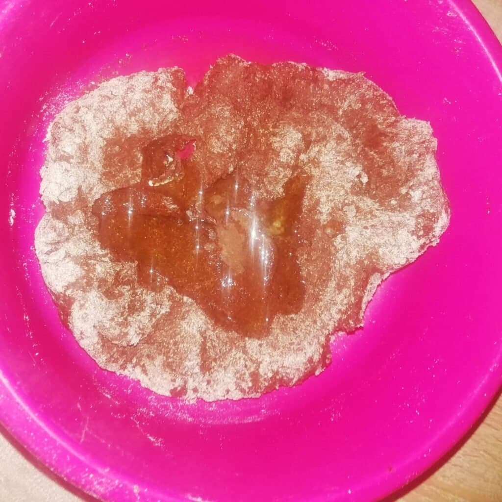 Aluat cu cacao din care am copt Sfintisori - foto 3