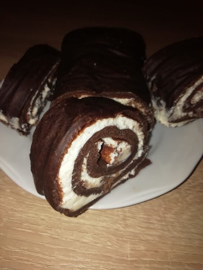 Ruladă cu cacao și fulgi de ciocolată - foto 16