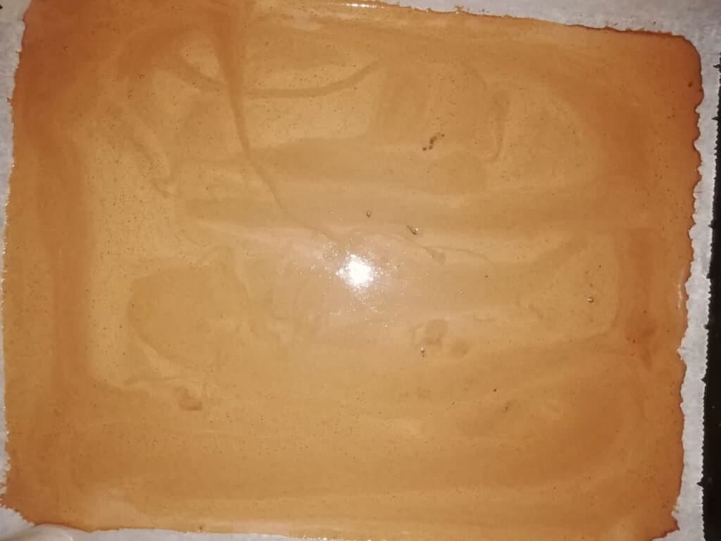 Ruladă cu cacao și fulgi de ciocolată - foto 3