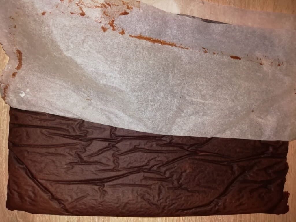 Ruladă cu cacao și fulgi de ciocolată - foto 5