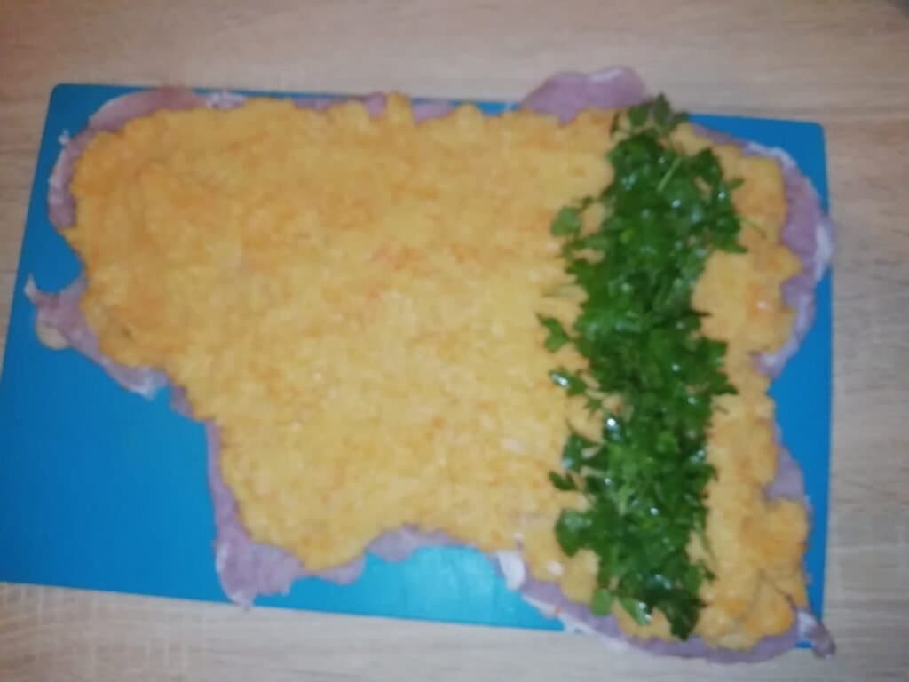 Ruladă din cotlet de porc și conopidă la cuptor - foto 4