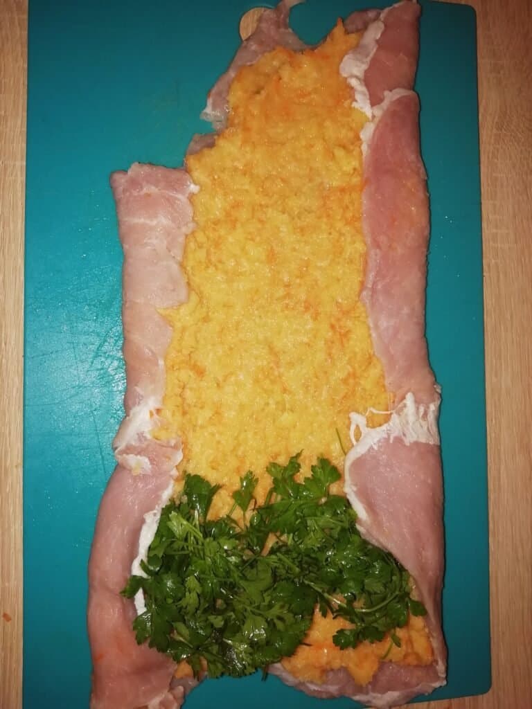 Ruladă din cotlet de porc și conopidă la cuptor - foto 5