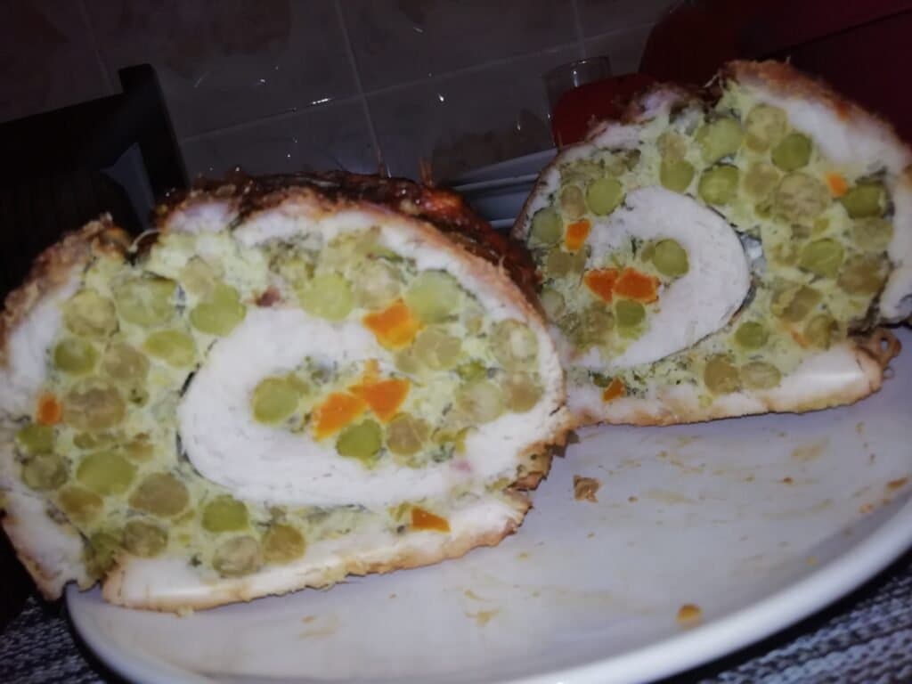 Ruladă din piept de pui și mazăre - foto 2