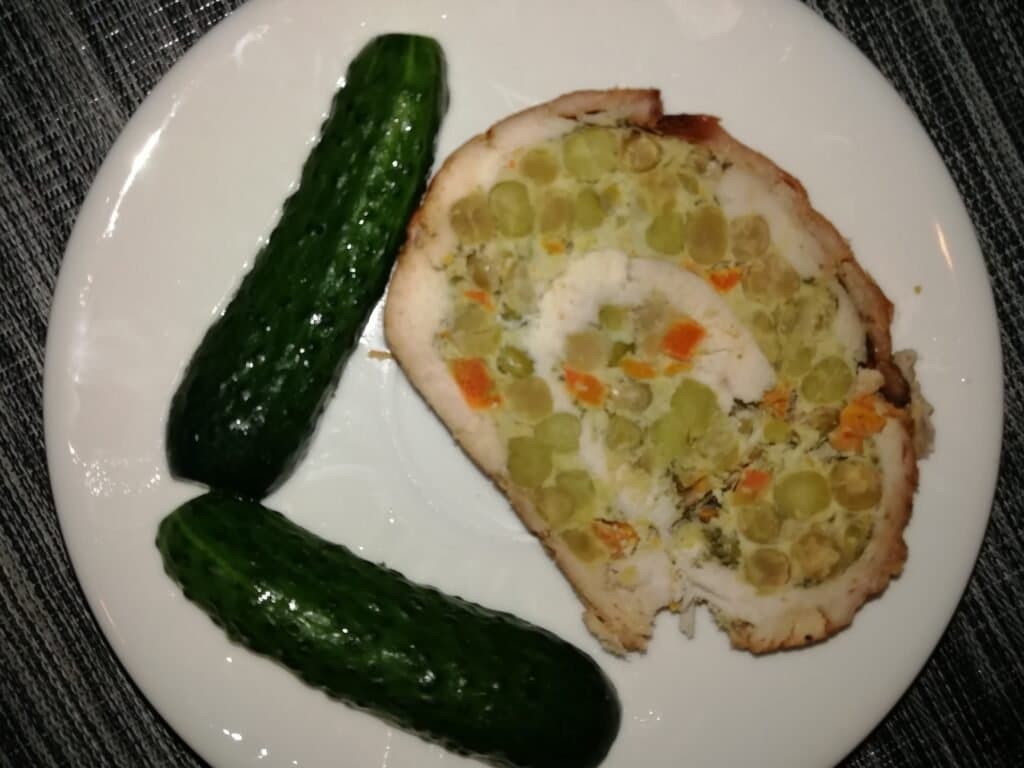 Ruladă din piept de pui și mazăre - foto 6