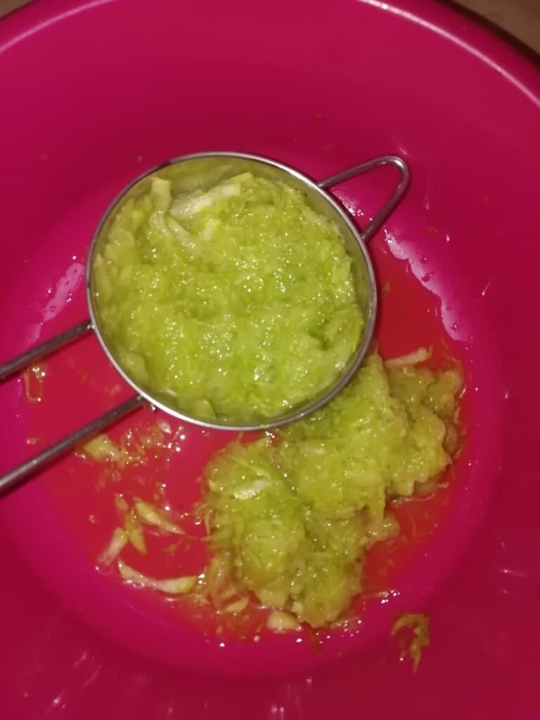 Ciuperci umplute cu cotlet de porc