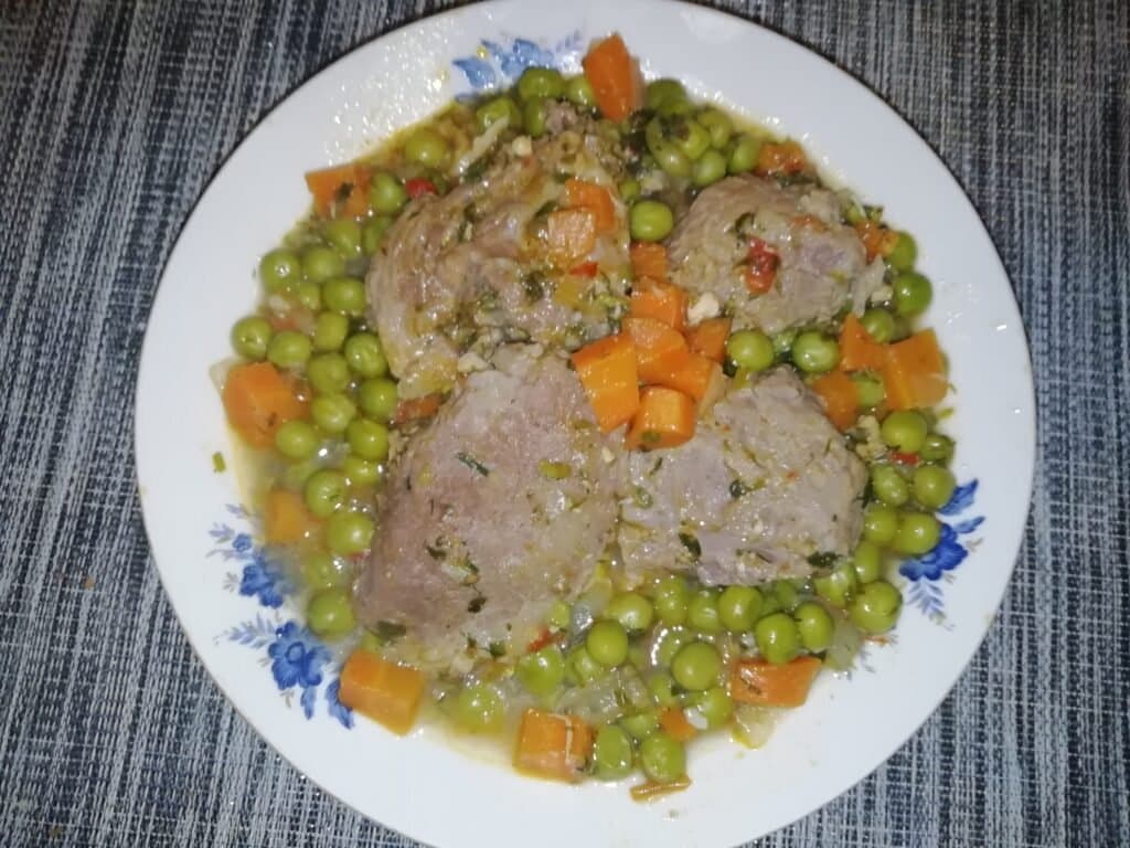 Mazăre cu pulpă de porc
