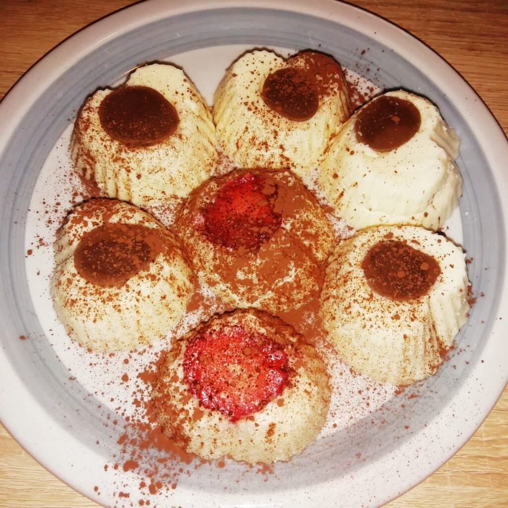 Mini-desert fără coacere cu brânză de vaci și frișcă - foto 2