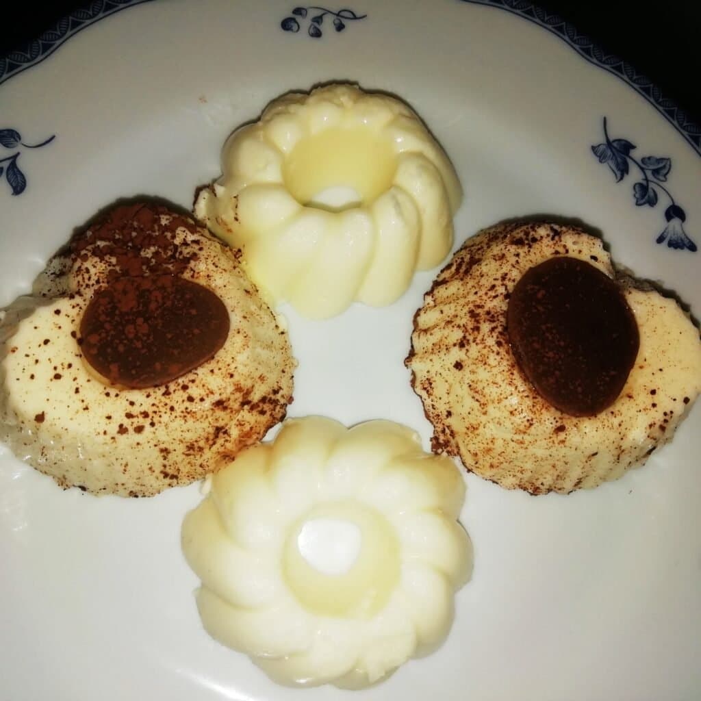 Mini-desert fără coacere cu brânză de vaci și frișcă - foto 3