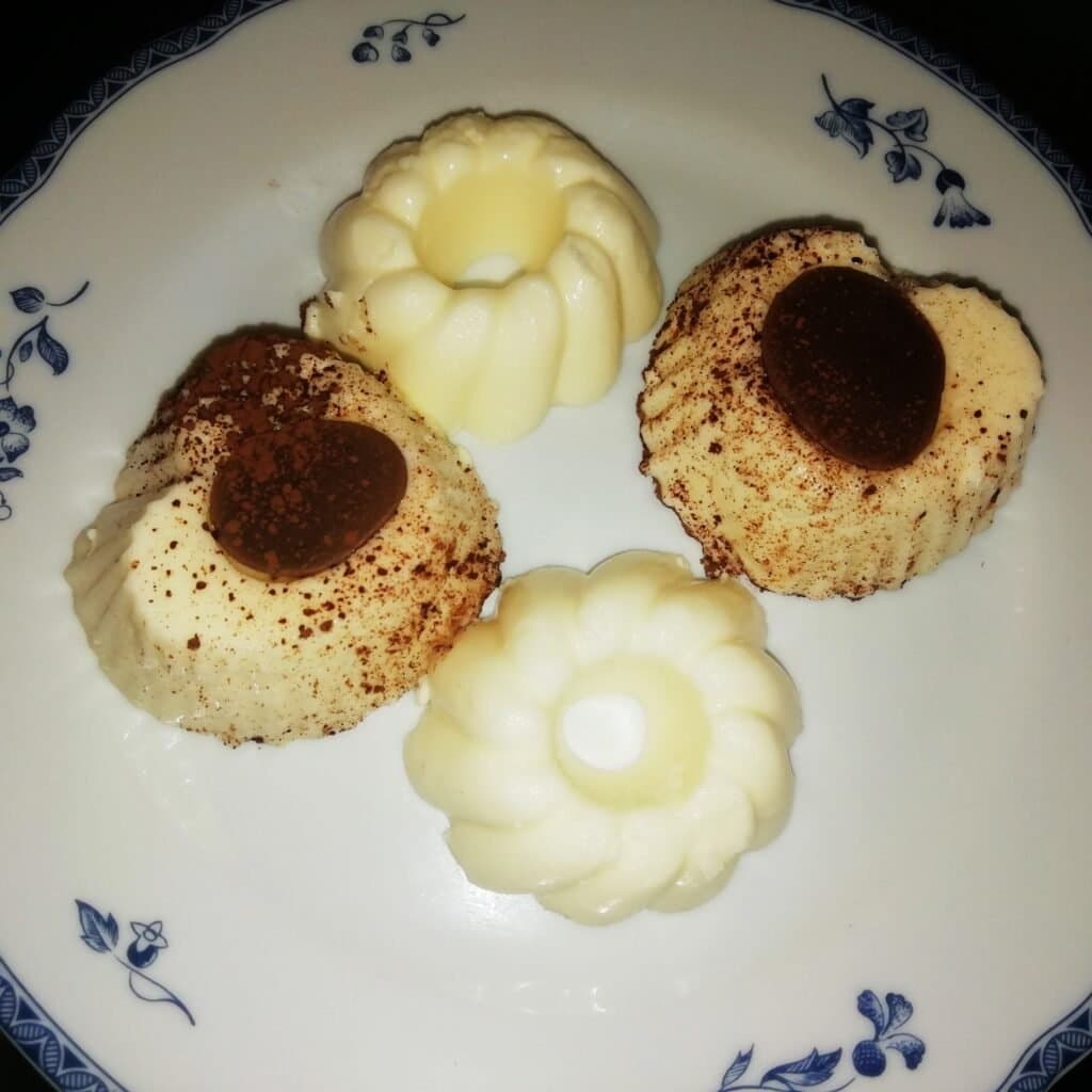 Mini-desert fără coacere cu brânză de vaci și frișcă - foto 4