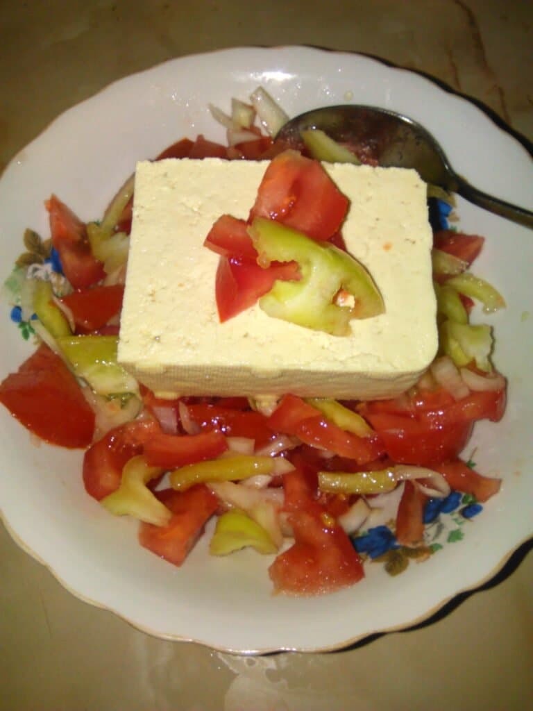 O salată de roșii cu ceapă - foto 2